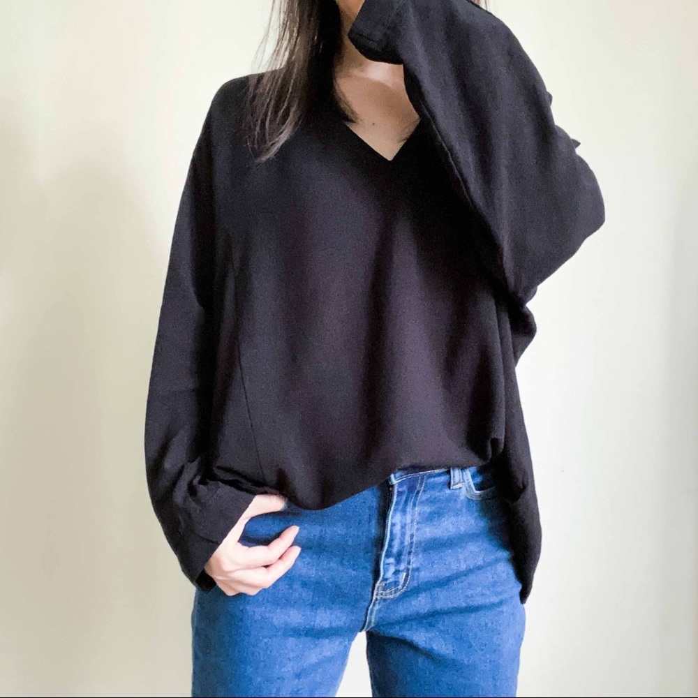 NWT linen-blend oversized V-neck top in black